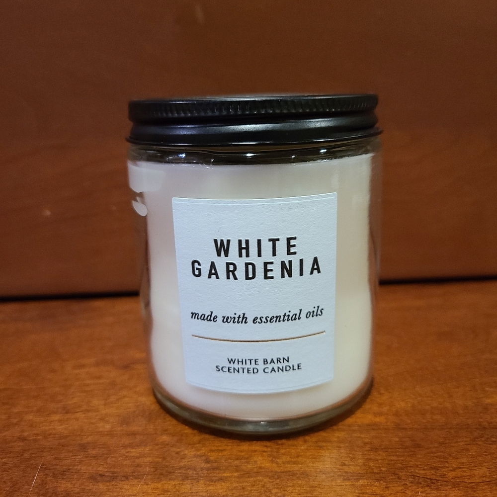 White Barn Gardenia Candle